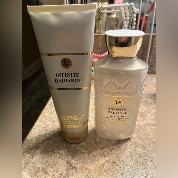 Bath & Body Works Other - Bath & Body Works Infinite Radiance Body Wash in Gold and Cream